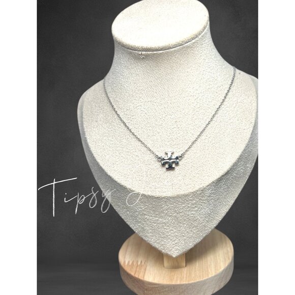 Tory Burch Silver Kira Logo Chainlink Necklace - Picture 3 of 4